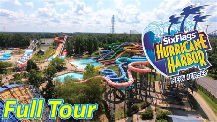 does six flags have a water park
