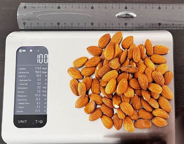 How many calories is 10 almonds? check this out | how many almonds in a 1/4 cup