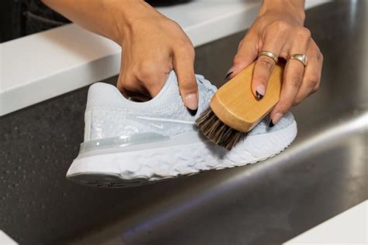 how to clean nike shoes