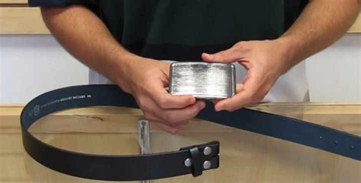 how to put a belt buckle on a belt