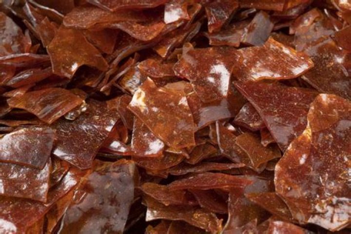 shellac flakes