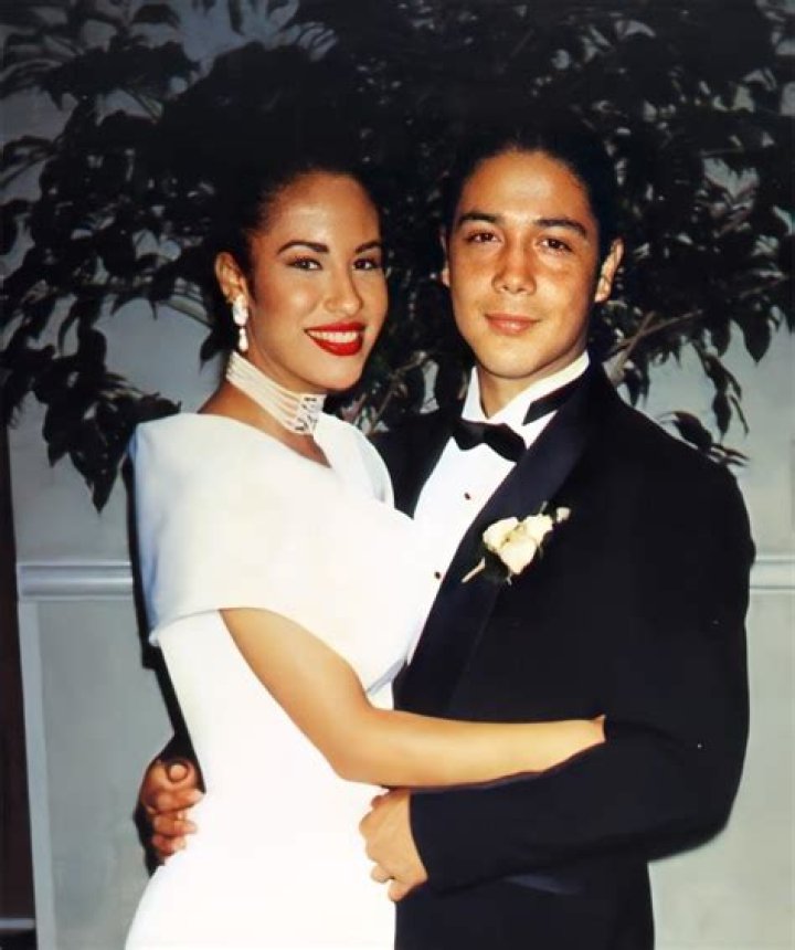 what age did selena quintanilla get married