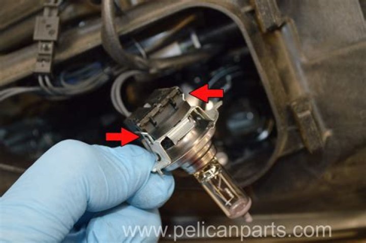 where can i get my headlight bulb replaced